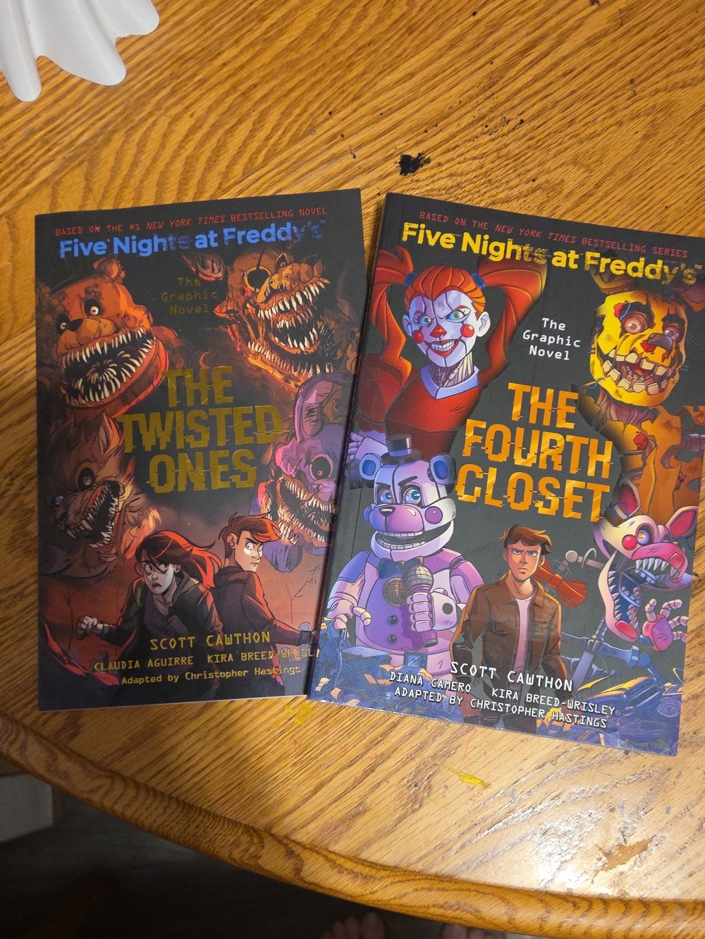 Five Nights at Freddy's Graphic Novel Set - Red & Black Covers